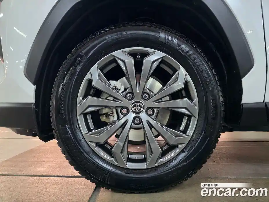 Toyota RAV4 2024 2.5 Автомат в Москве № 215625, фото 12