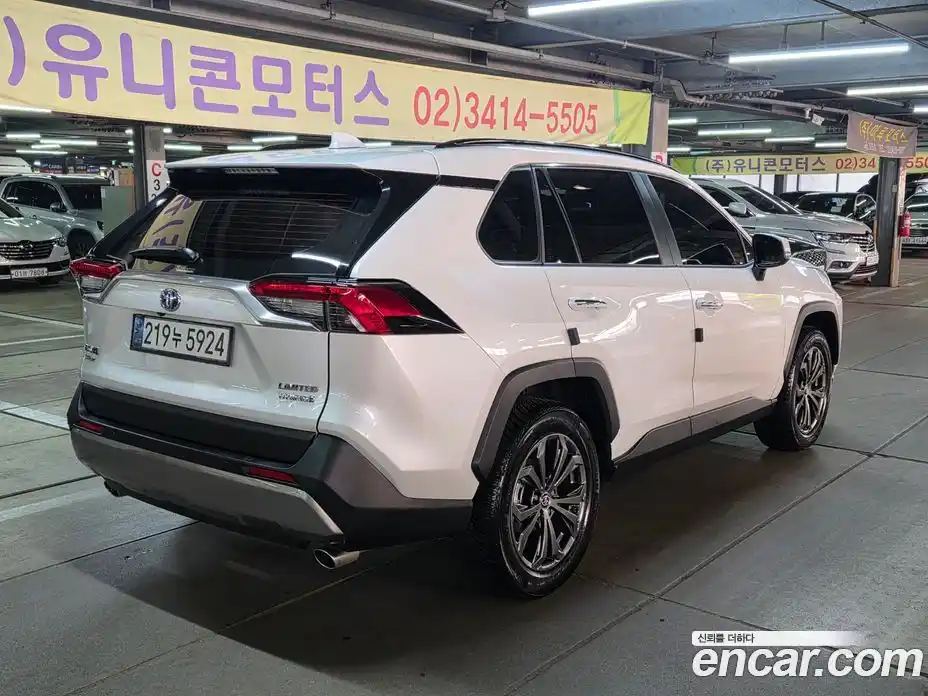Toyota RAV4 2024 2.5 Автомат в Москве № 215625, фото 4