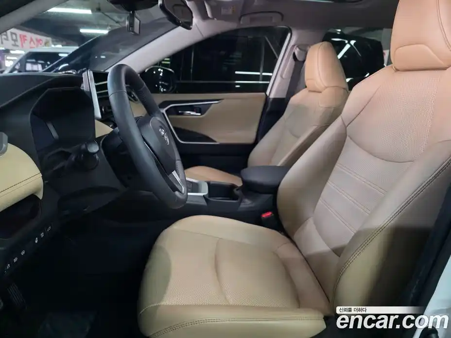 Toyota RAV4 2024 2.5 Автомат в Москве № 215625, фото 5