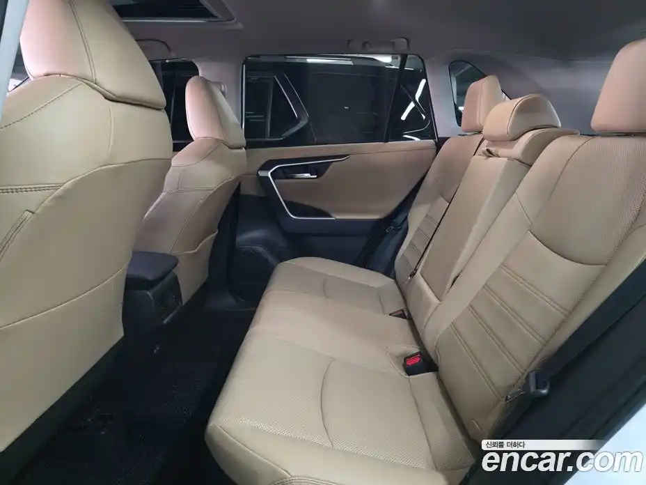 Toyota RAV4 2024 2.5 Автомат в Москве № 215625, фото 6