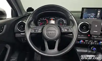 Audi A3 2018 2.0 Автомат в Москве № 229962, миниатюра 3