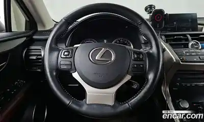 Lexus NX, 2017