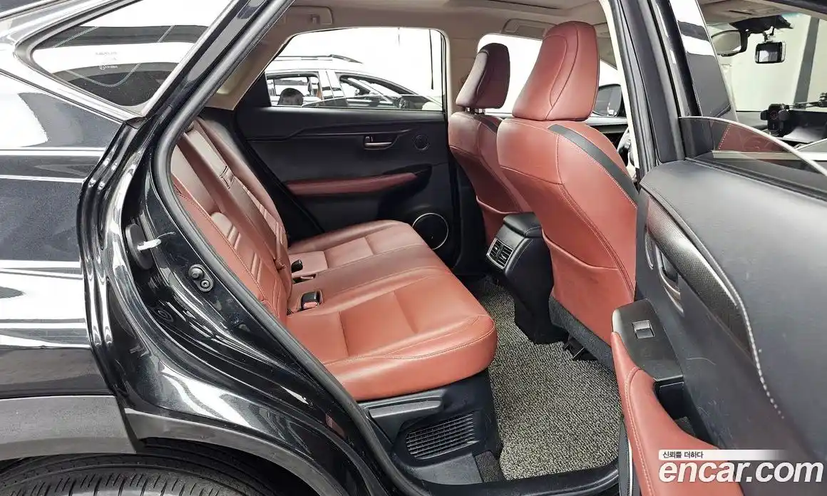 Lexus NX 2017 2.5 Автомат в Москве № 232012, фото 17