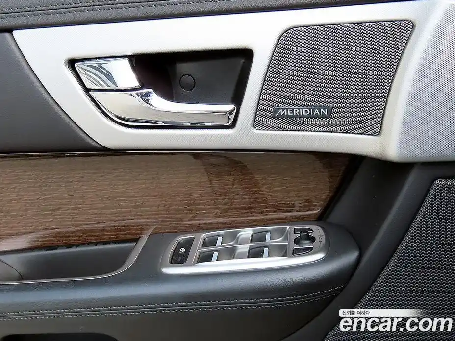 Jaguar XF 2015 2.0 Автомат в Москве № 305187, фото 11