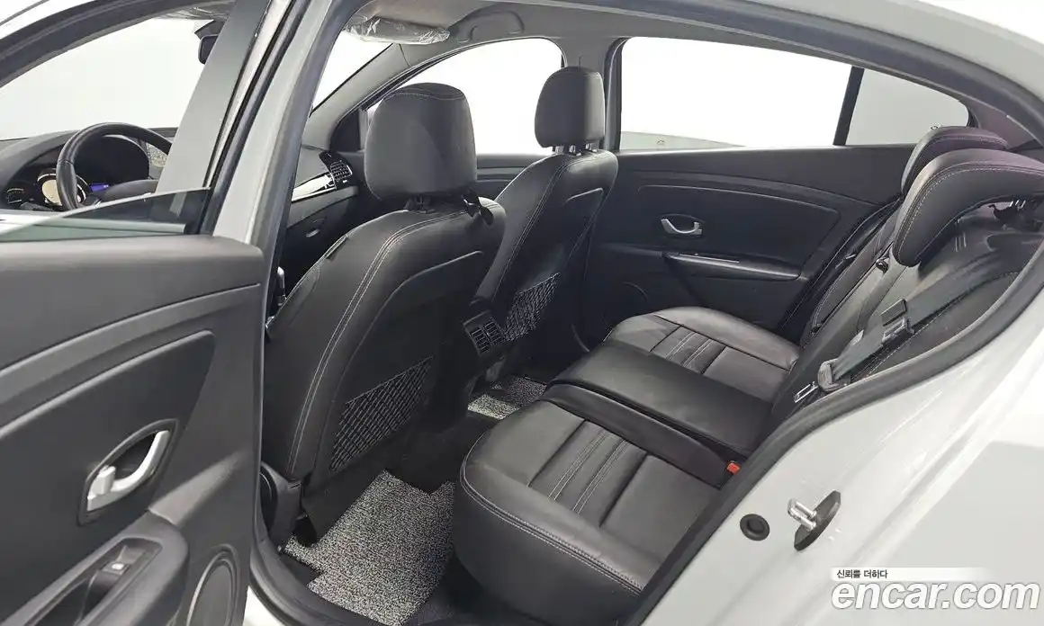 Renault SM3 2017 0.1 Автомат в Москве № 395592, фото 12