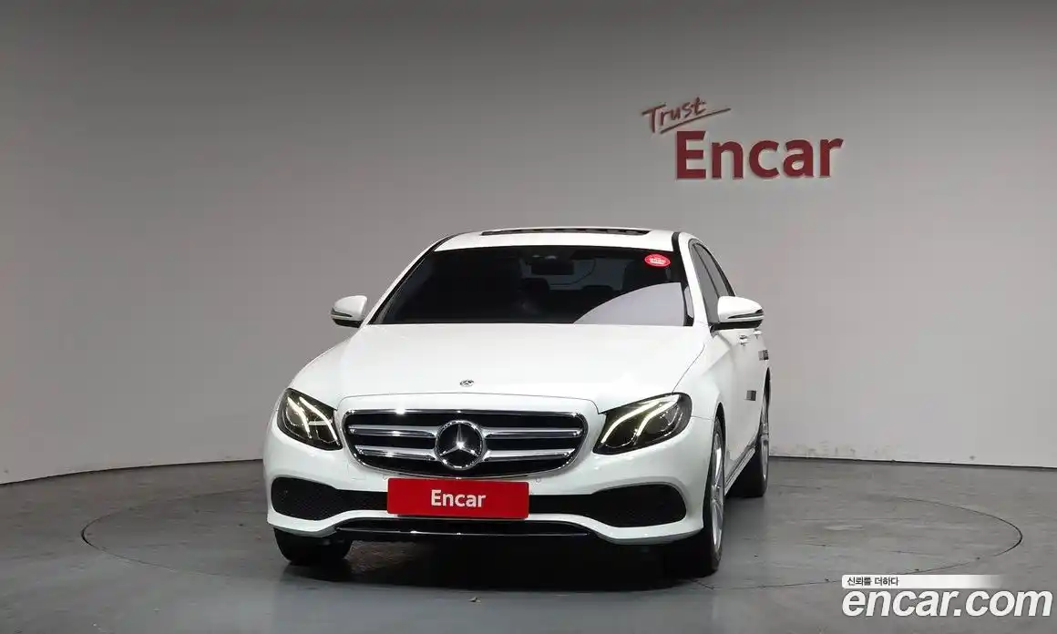 Mercedes-Benz E-Class 2018 2.0 Автомат в Москве № 412530, фото 3