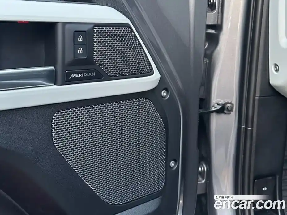 Land Rover Defender 2023 3.0 Автомат в Москве № 416492, фото 13