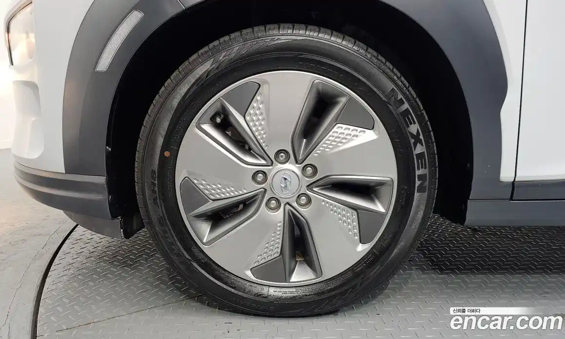 Hyundai Kona 2020 0.2 Автомат в Москве № 47989, фото 4