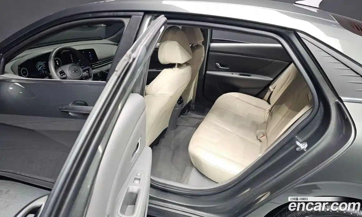 Hyundai Avante 2023 1.6 Автомат в Москве № 107721, фото 13