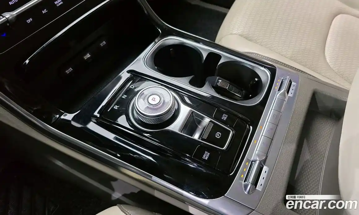 Kia Canival 2023 3.5 Автомат в Москве № 133861, фото 15