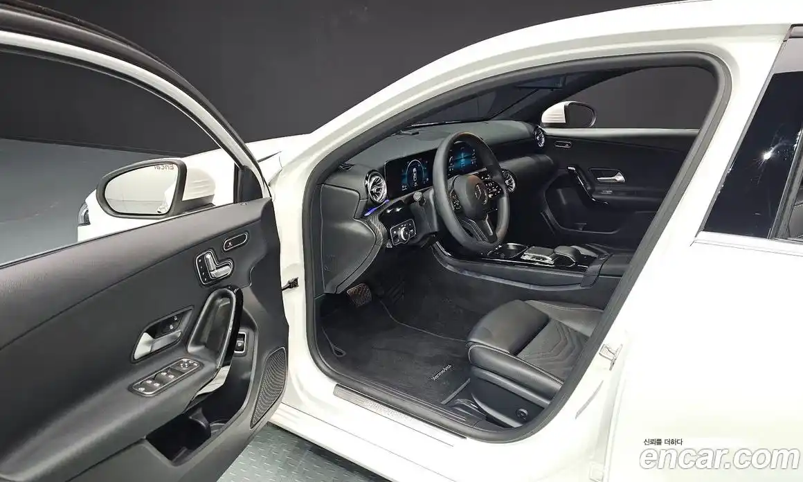 Mercedes-Benz A-Class 2020 2.0 Автомат в Москве № 138289, фото 11