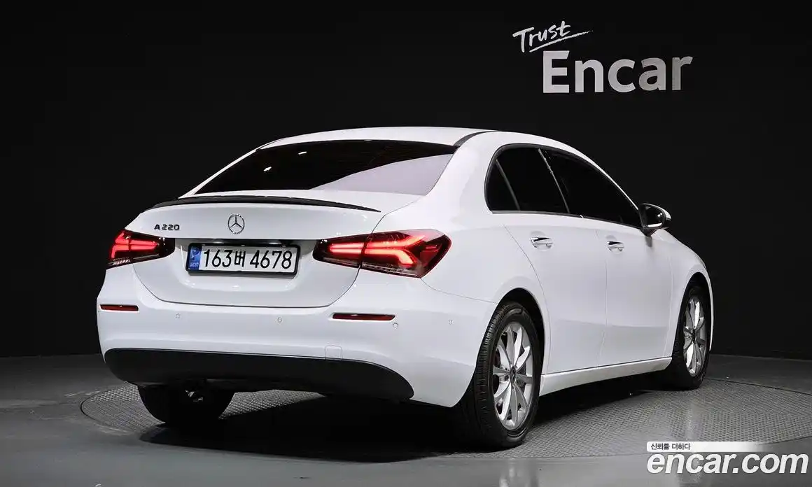 Mercedes-Benz A-Class 2020 2.0 Автомат в Москве № 138289, фото 2
