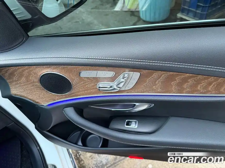 Mercedes-Benz E-Class 2021 2.0 Автомат в Москве № 142831, фото 17