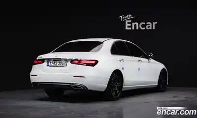 Mercedes-Benz E-Class 2021 2.0 Автомат в Москве № 142854, миниатюра 2