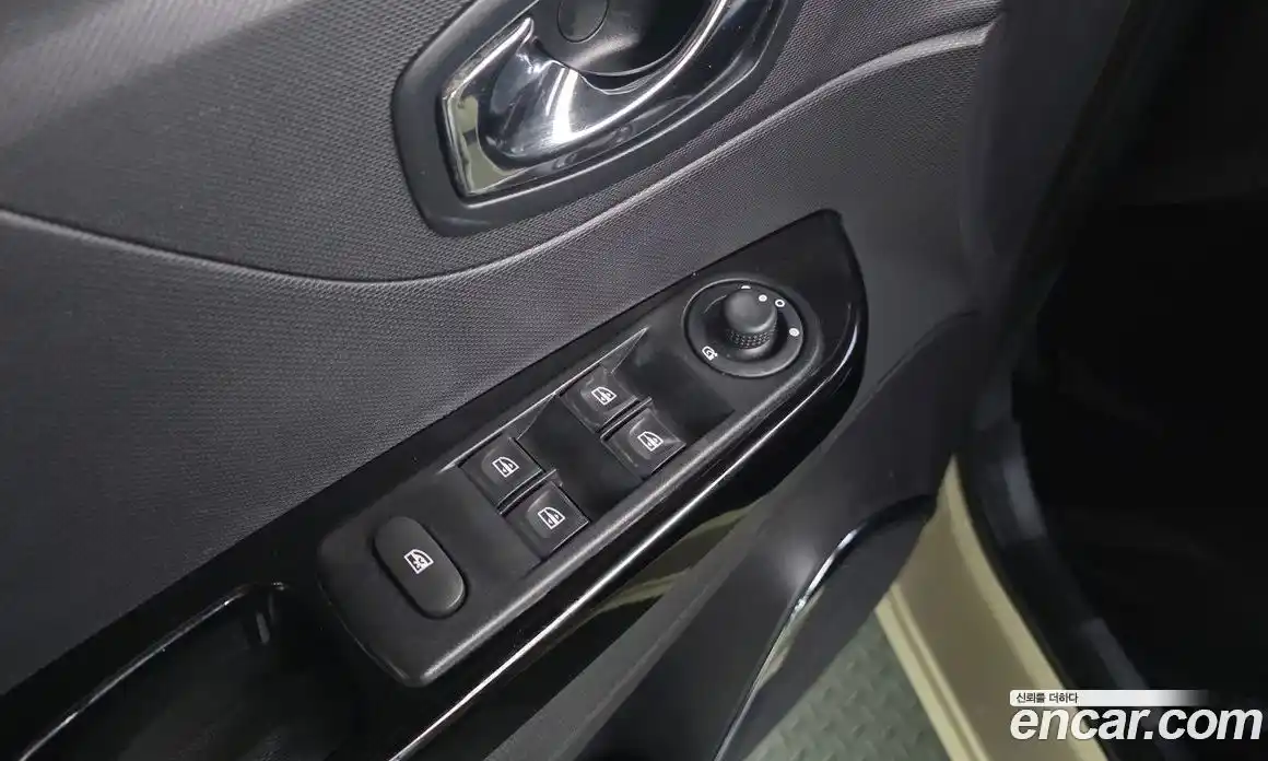 Renault QM3 2015 1.5 Автомат в Москве № 147819, фото 17