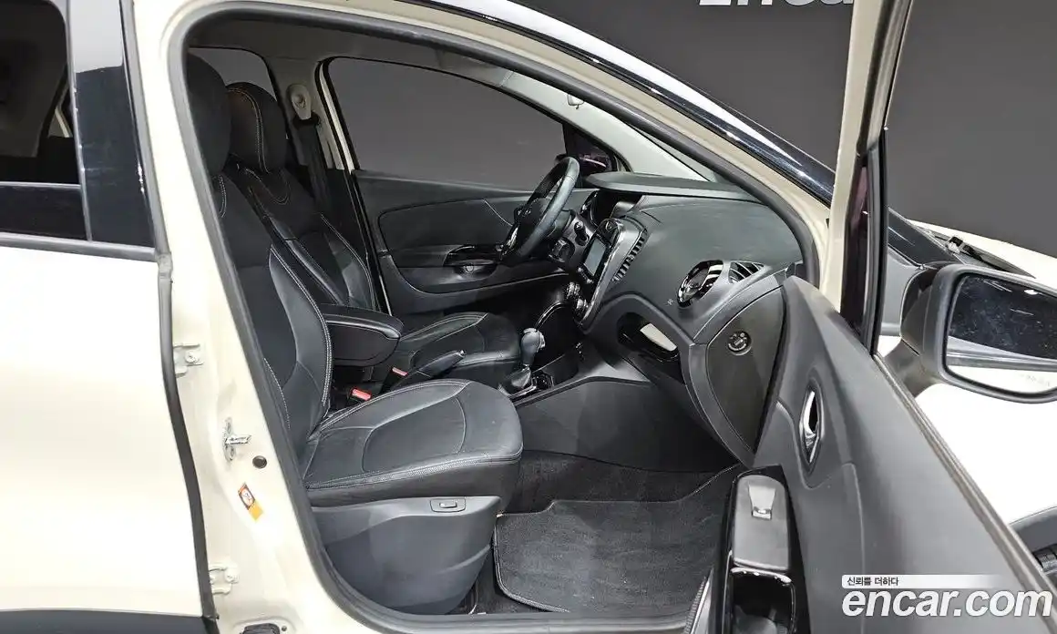 Renault QM3 2016 1.5 Автомат в Москве № 148617, фото 14