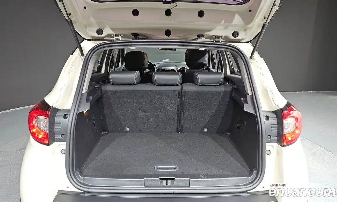 Renault QM3 2016 1.5 Автомат в Москве № 148617, фото 10