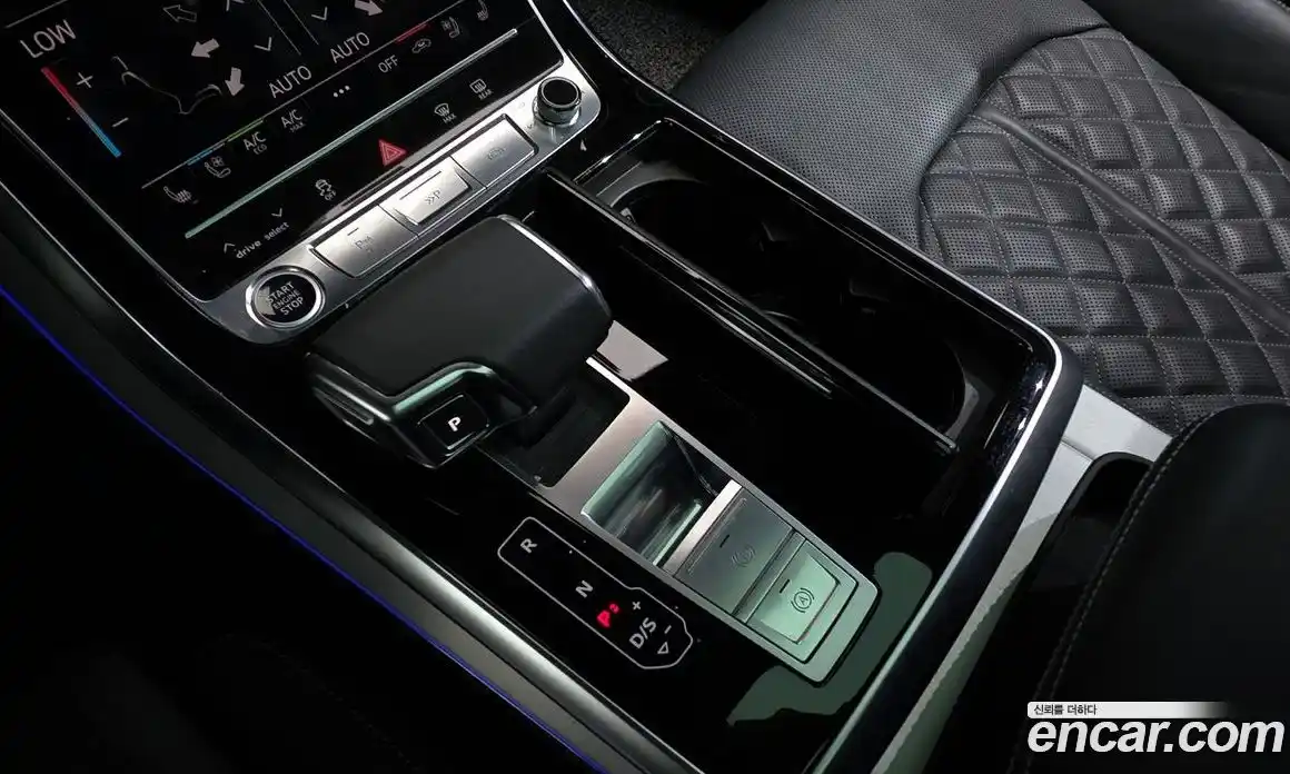 Audi Q8 2023 3.0 Автомат в Москве № 162461, фото 2