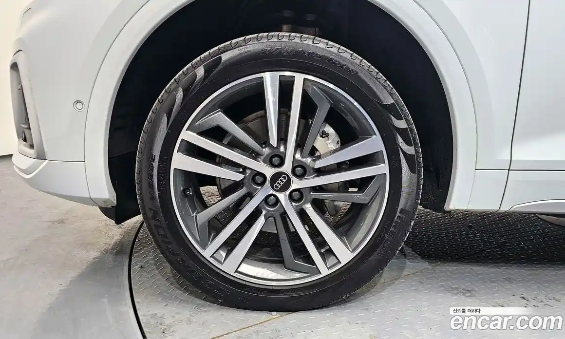 Audi Q5 2023 2.0 Автомат в Москве № 163296, фото 2