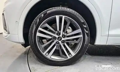 Audi Q5 2023 2.0 Автомат в Москве № 163296, миниатюра 2