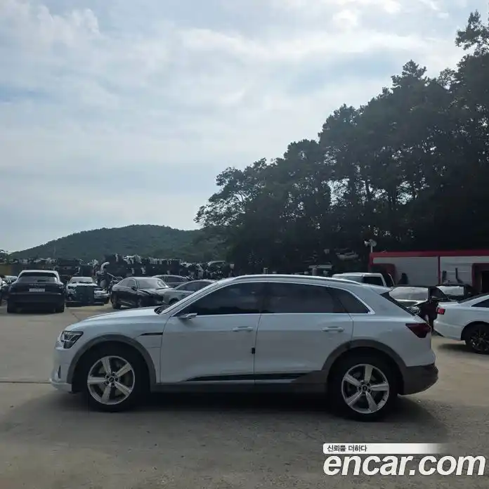 Audi e-tron 2022 0.2 Автомат в Москве № 164042, фото 3