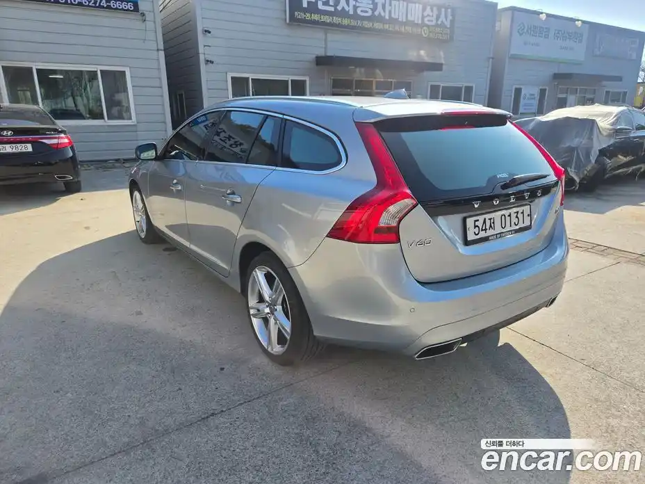 Volvo V60 2017 2.0 Автомат в Москве № 164835, фото 2