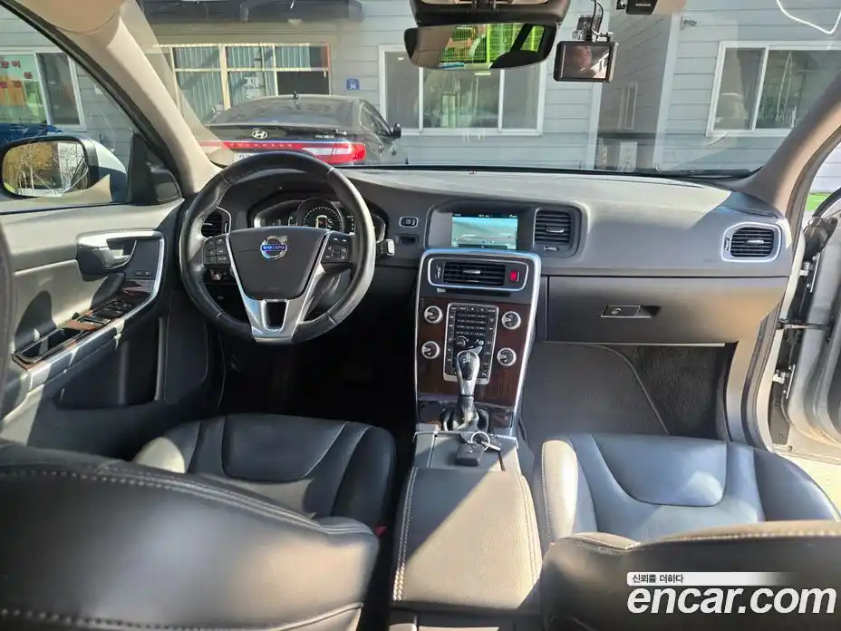 Volvo V60 2017 2.0 Автомат в Москве № 164835, фото 7