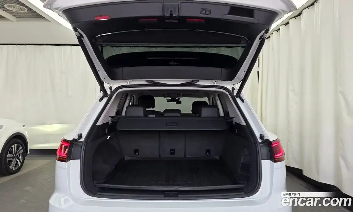 Volkswagen Touareg 2023 3.0 Автомат в Москве № 168568, фото 9