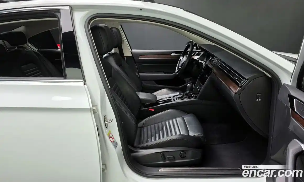 Volkswagen Passat 2018 2.0 Автомат в Москве № 168869, фото 2