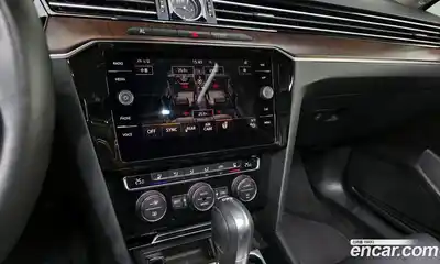 Volkswagen Passat 2018 2.0 Автомат в Москве № 168869, миниатюра 3