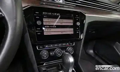 Volkswagen Passat 2018 2.0 Автомат в Москве № 168869, миниатюра 9