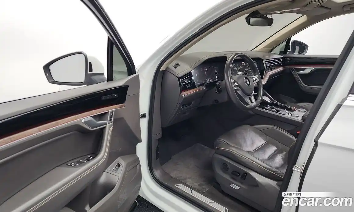 Volkswagen Touareg 2020 3.0 Автомат в Москве № 169084, фото 10