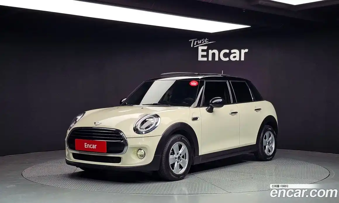 Mini Cooper 2019 1.5 Автомат в Москве № 179528, фото 1