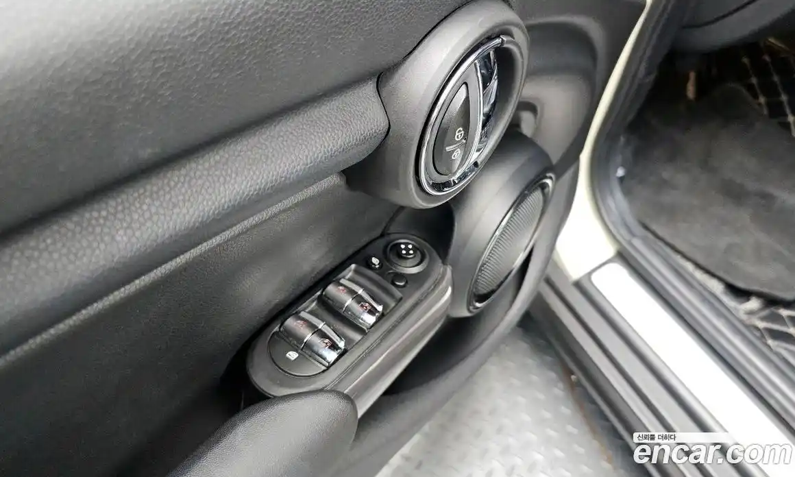 Mini Cooper 2019 1.5 Автомат в Москве № 179528, фото 17