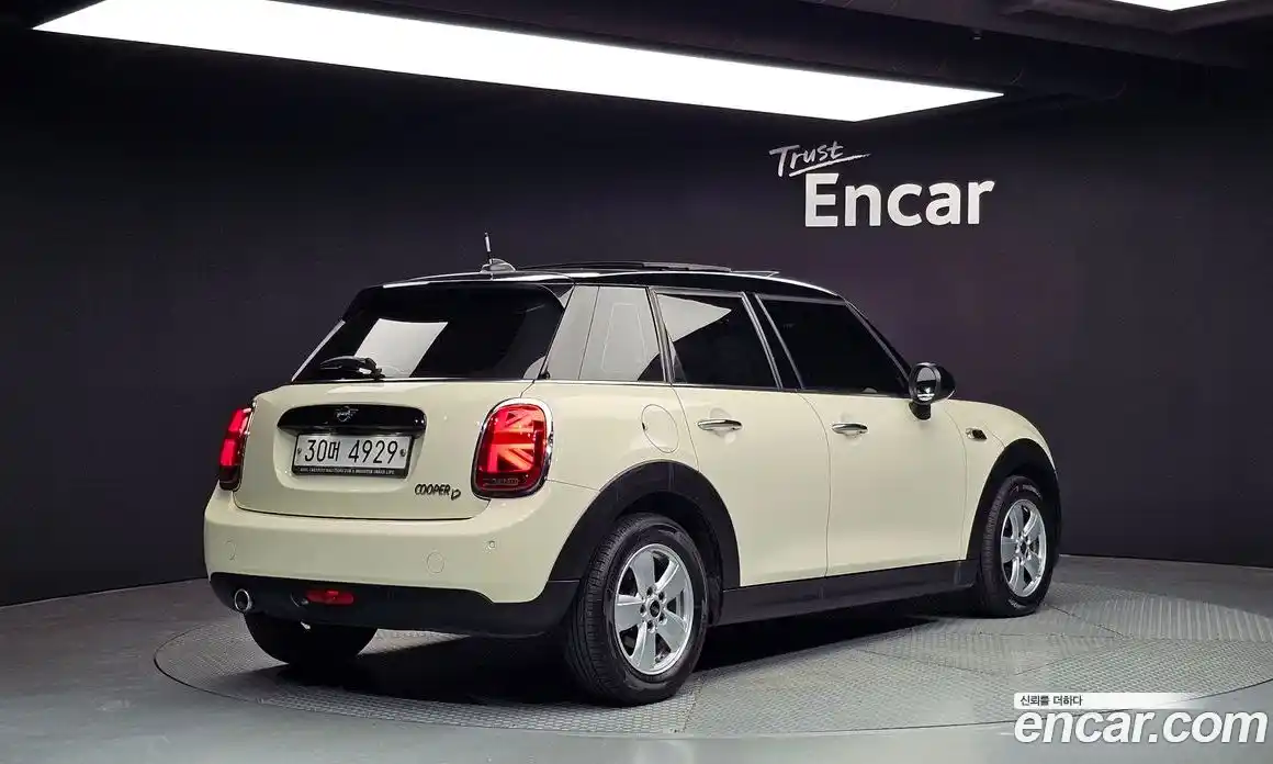 Mini Cooper 2019 1.5 Автомат в Москве № 179528, фото 2