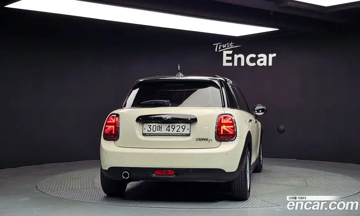 Mini Cooper 2019 1.5 Автомат в Москве № 179528, фото 4