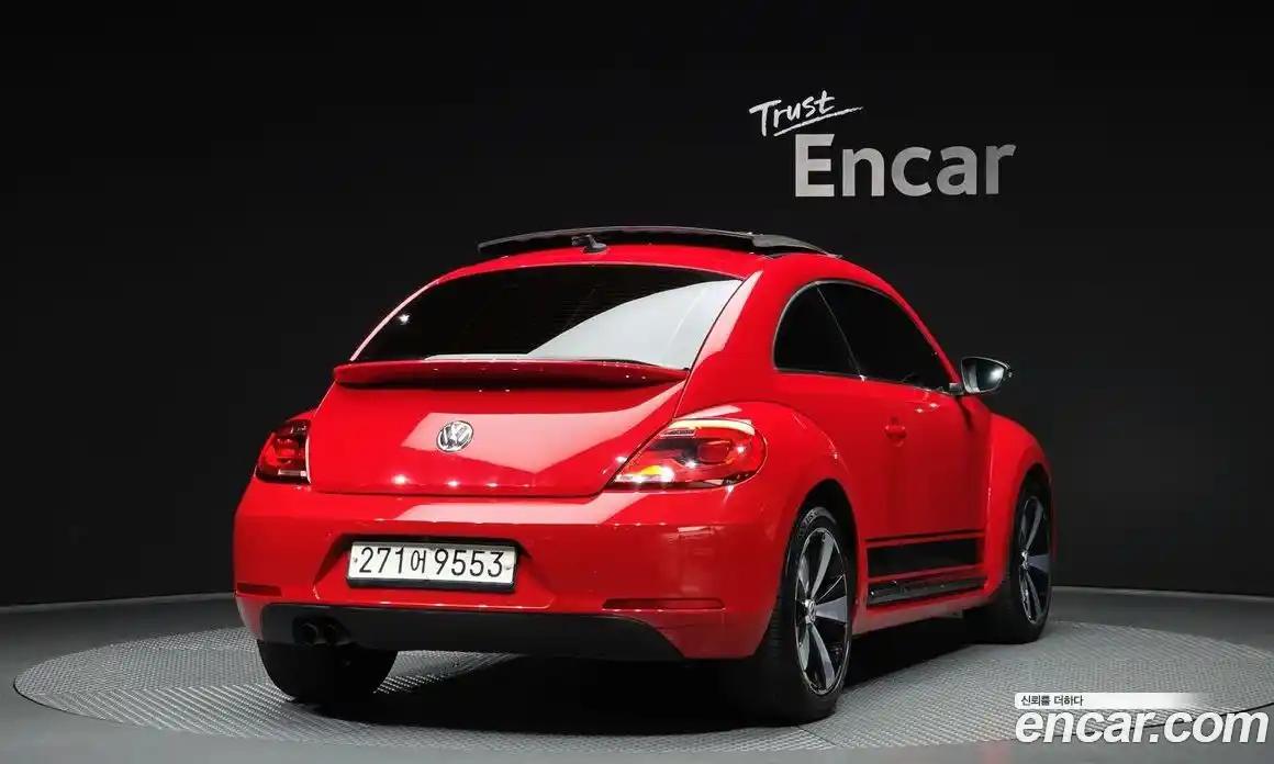 Volkswagen Beatle 2014 2.0 Автомат в Москве № 185082, фото 11