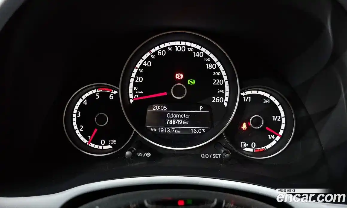 Volkswagen Beatle 2014 2.0 Автомат в Москве № 185082, фото 17