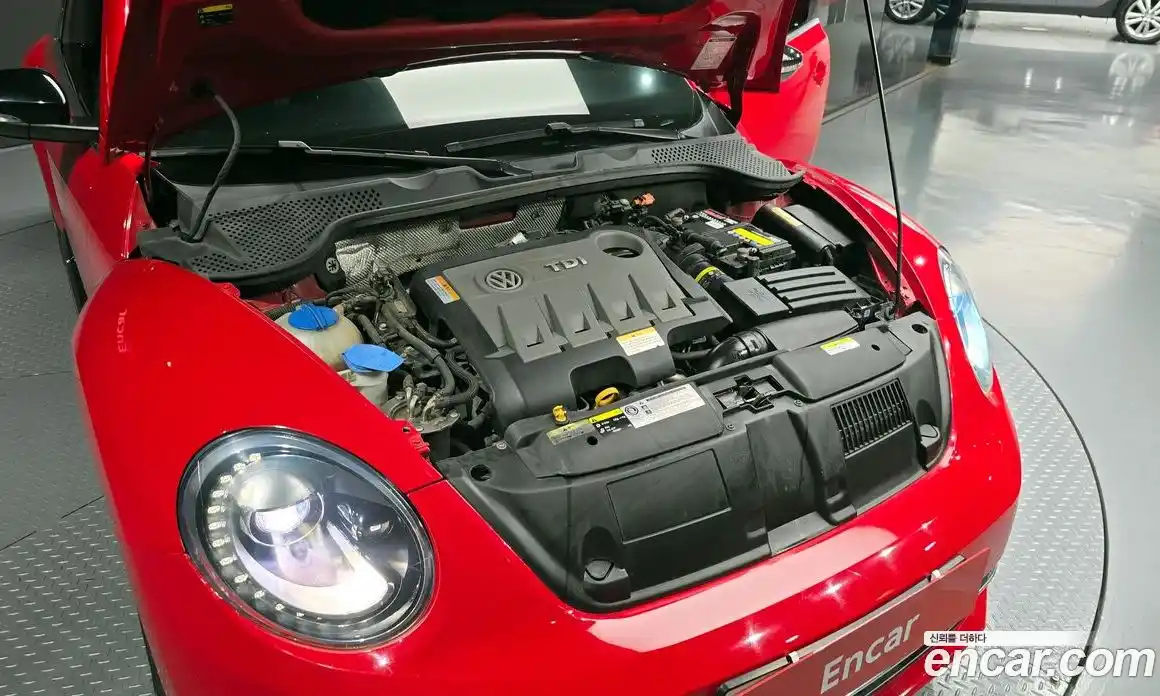 Volkswagen Beatle 2014 2.0 Автомат в Москве № 185082, фото 18