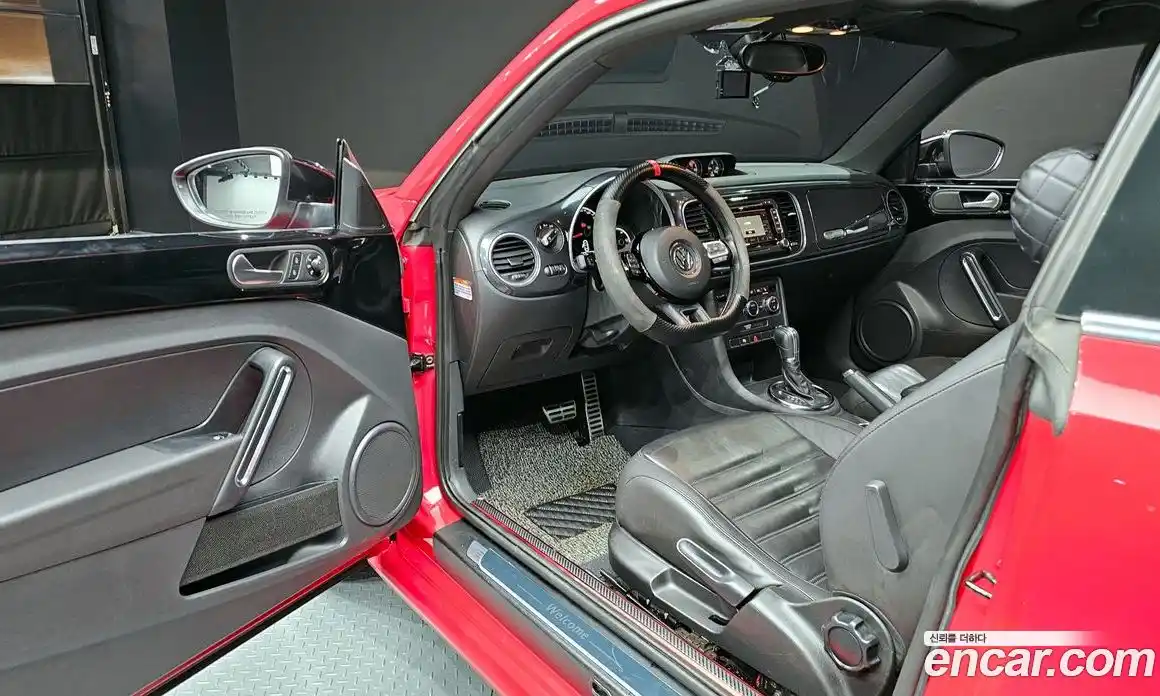 Volkswagen Beatle 2014 2.0 Автомат в Москве № 185082, фото 2