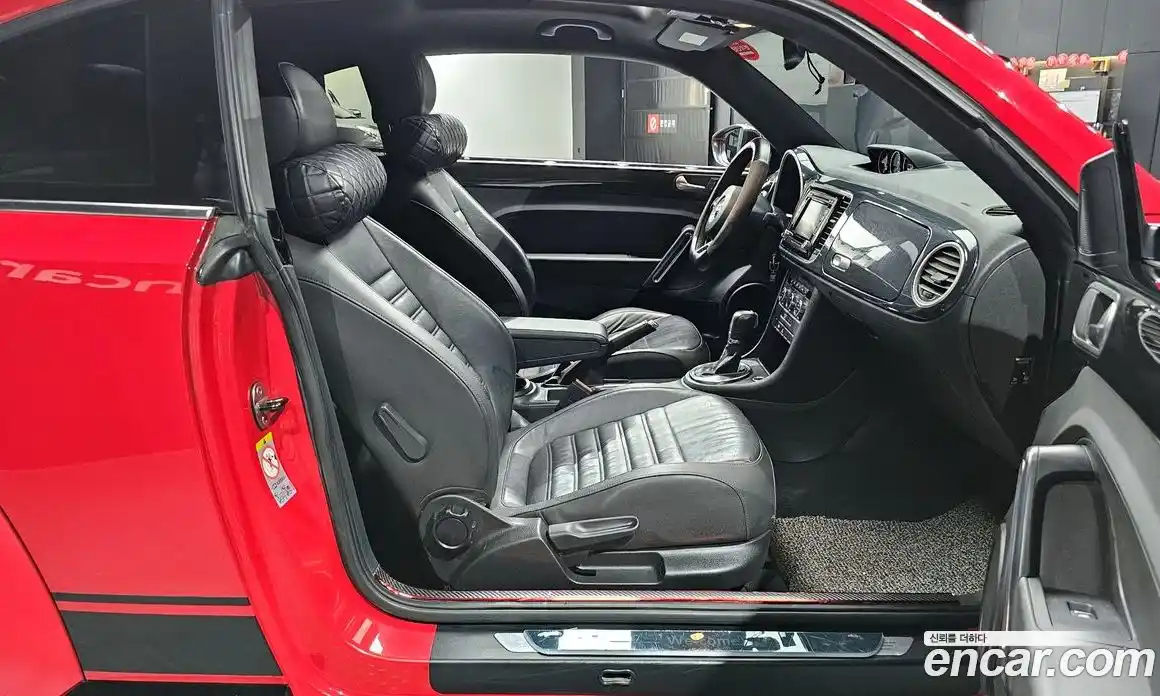 Volkswagen Beatle 2014 2.0 Автомат в Москве № 185082, фото 7