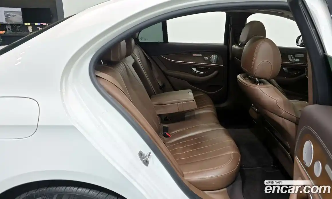 Mercedes-Benz E-Class 2019 2.0 Автомат в Москве № 194939, фото 2