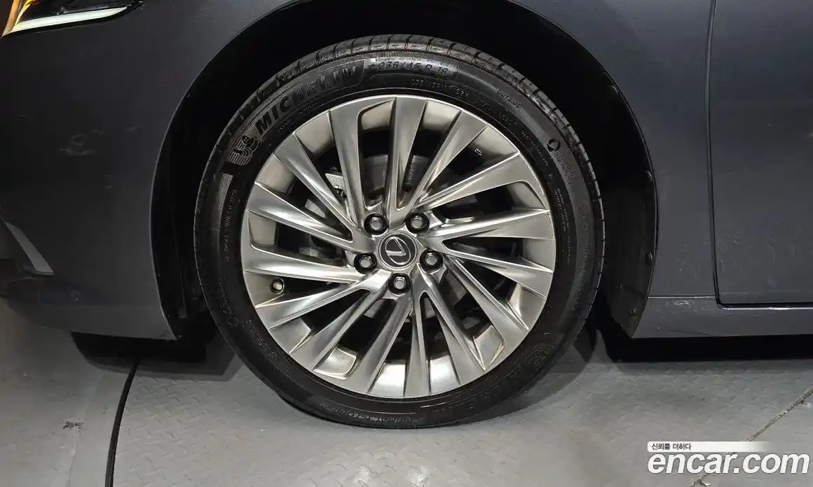 Lexus ES 2023 2.5 Автомат в Москве № 198888, фото 5