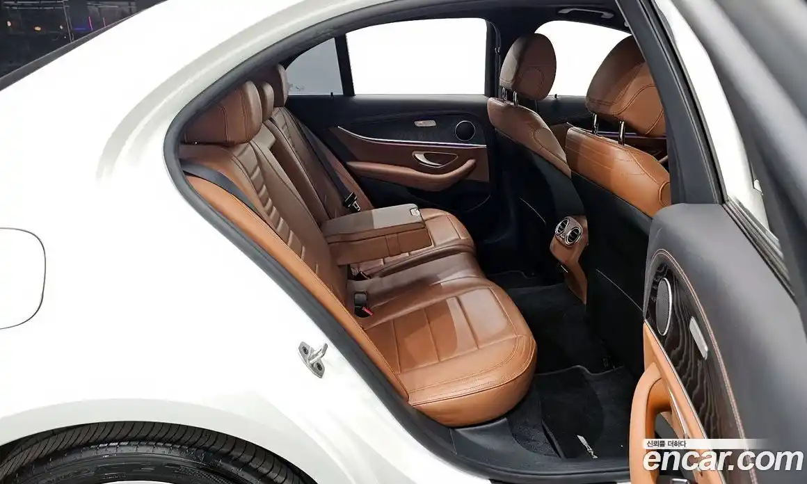 Mercedes-Benz E-Class 2020 1.9 Автомат в Москве № 211955, фото 19