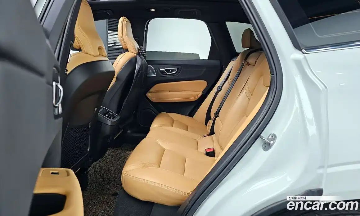 Volvo XC60 2022 2.0 Автомат в Москве № 212867, фото 9