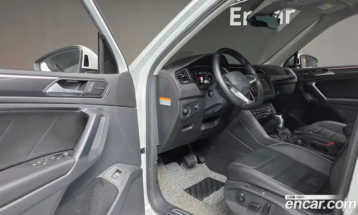 Volkswagen Tiguan 2022 2.0 Автомат в Москве № 215079, фото 13