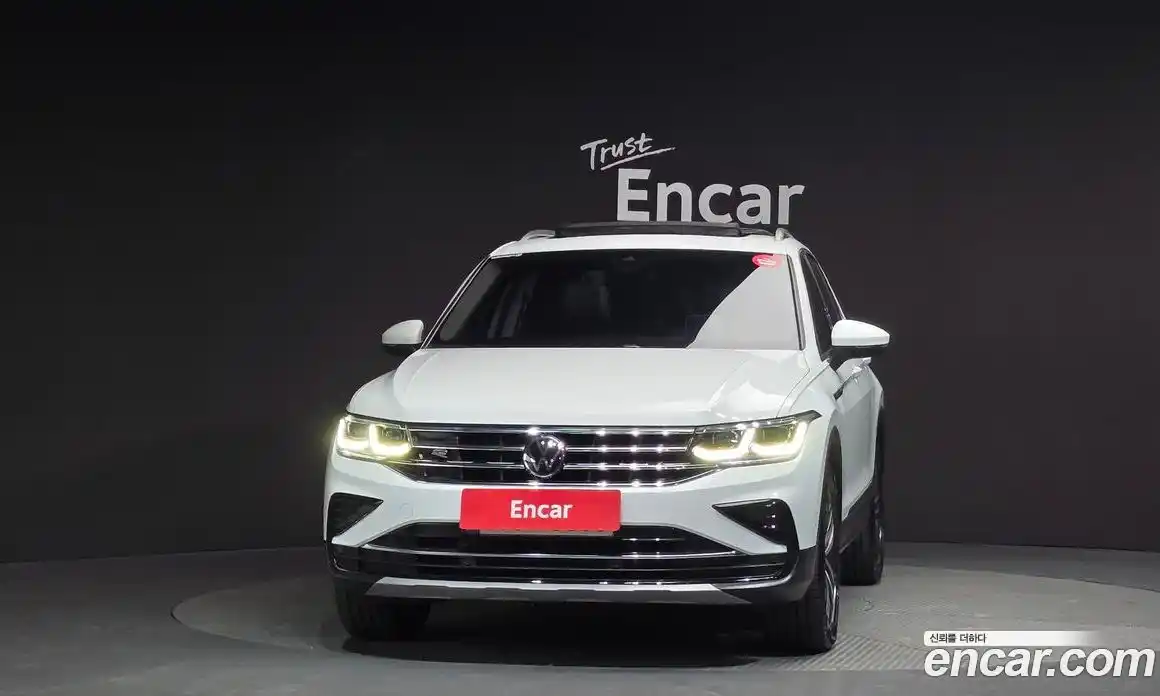 Volkswagen Tiguan 2022 2.0 Автомат в Москве № 215079, фото 3