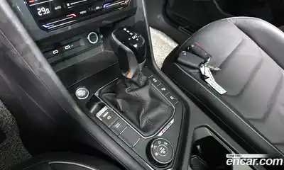 Volkswagen Tiguan 2022 2.0 Автомат в Москве № 215079, миниатюра 9