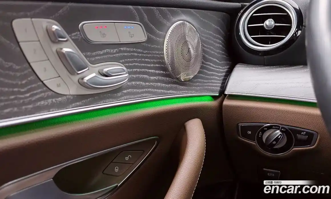 Mercedes-Benz E-Class 2023 2.0 Автомат в Москве № 229497, фото 17