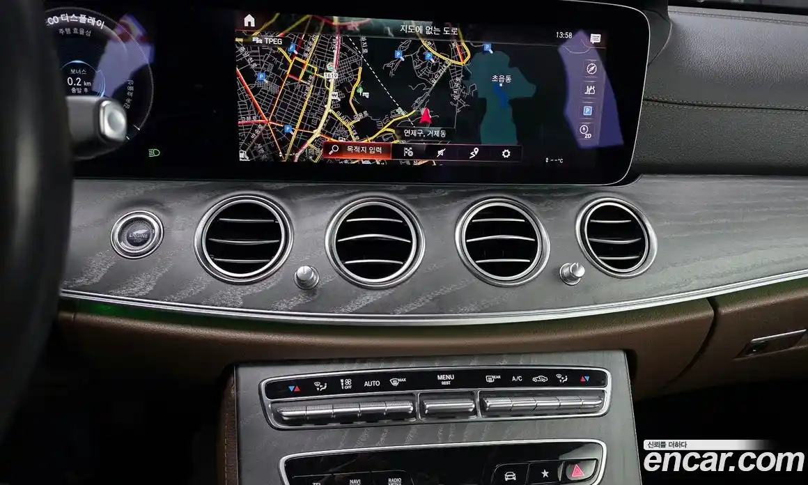 Mercedes-Benz E-Class 2023 2.0 Автомат в Москве № 229497, фото 19